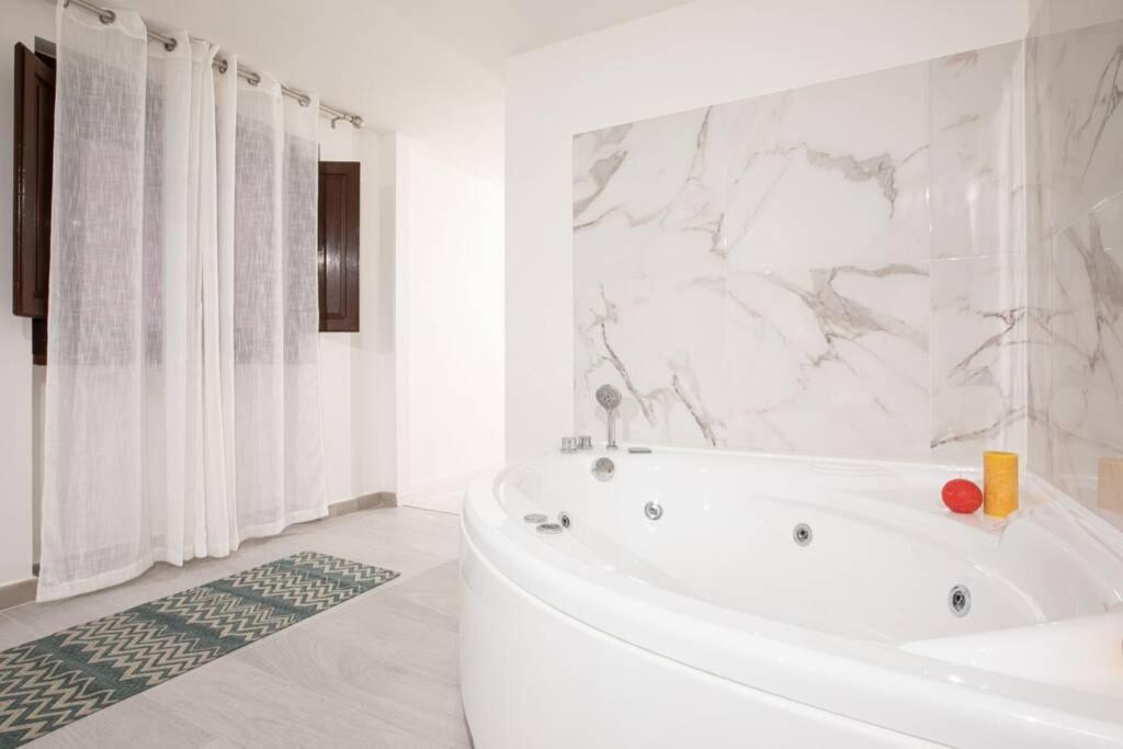 Unforgettable Split Level Jacuzzi Suite Navona - Top Collection Rom Exterior foto
